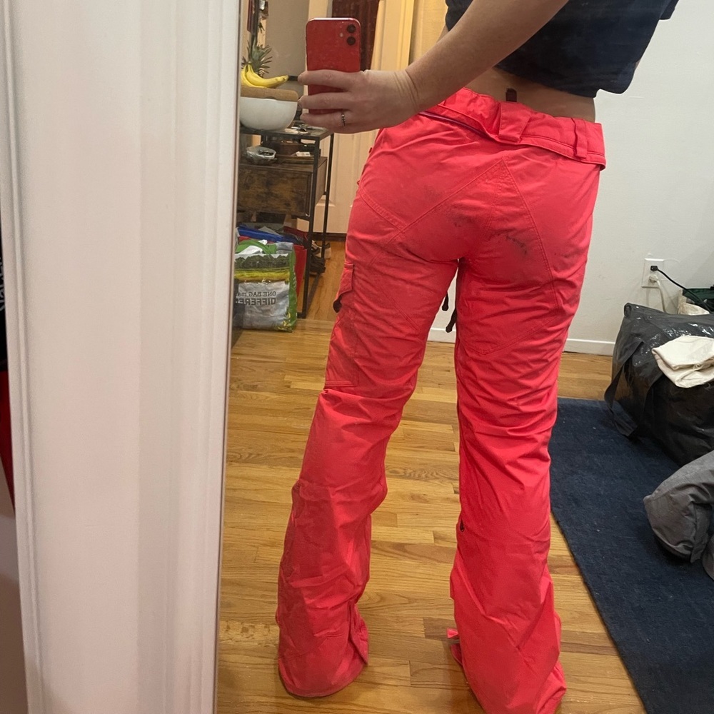 Volcom Snowboarding Pants - Picture 4 of 10